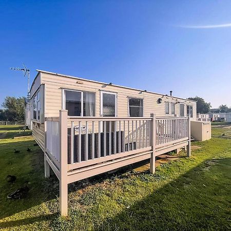 6 Berth Caravan For Hire By The Beach In Heacham, Norfolk Ref 21038C Экстерьер фото