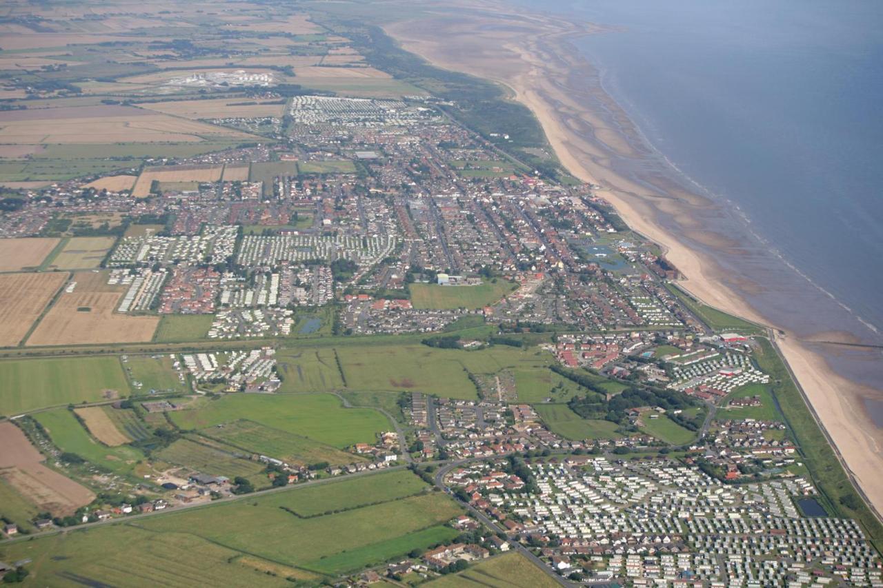 6 Berth Caravan For Hire By The Beach In Heacham, Norfolk Ref 21038C Экстерьер фото