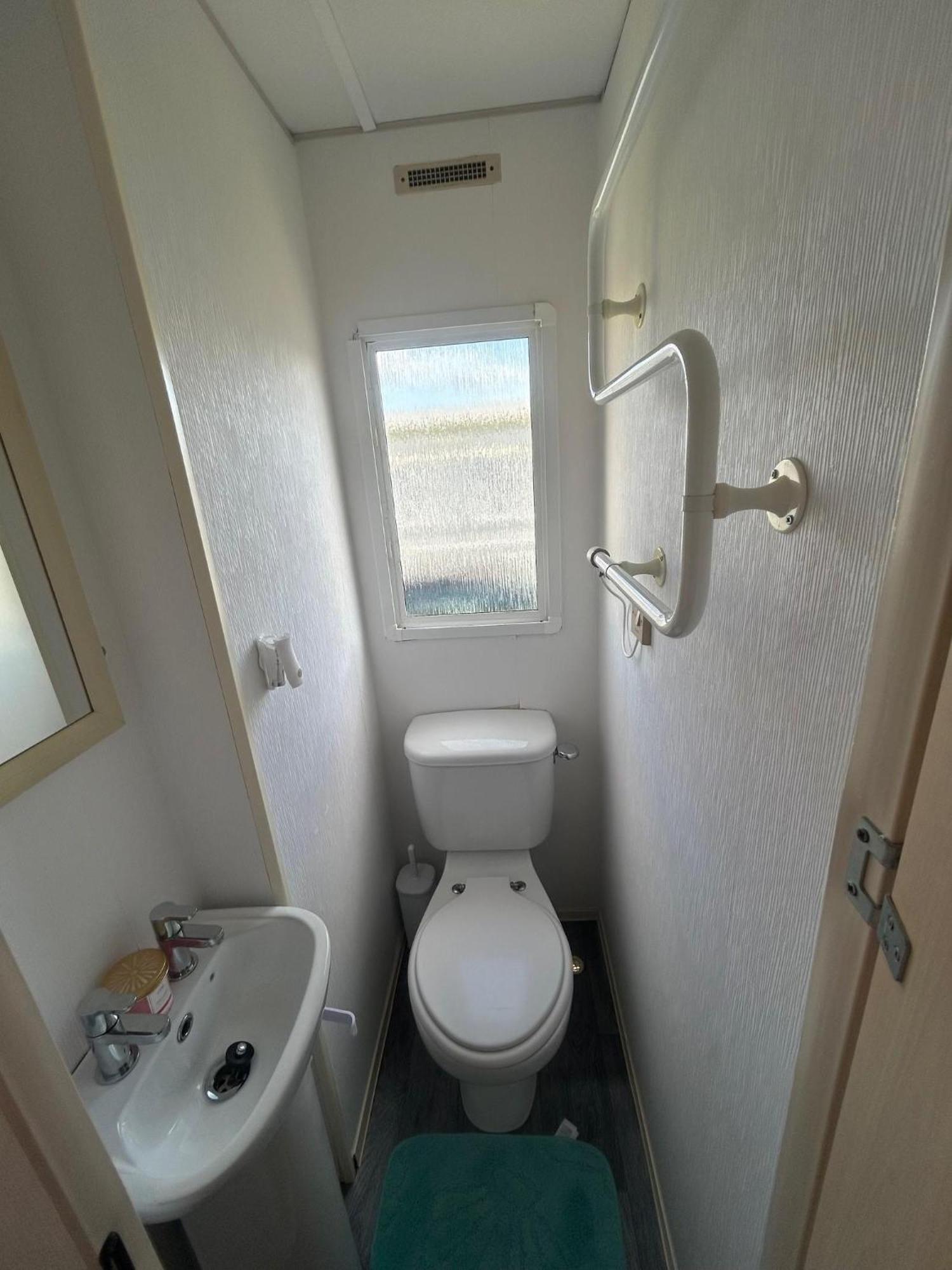 6 Berth Caravan For Hire By The Beach In Heacham, Norfolk Ref 21038C Экстерьер фото