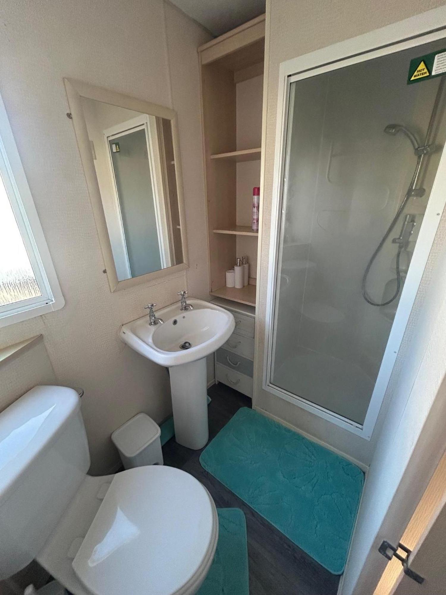 6 Berth Caravan For Hire By The Beach In Heacham, Norfolk Ref 21038C Экстерьер фото